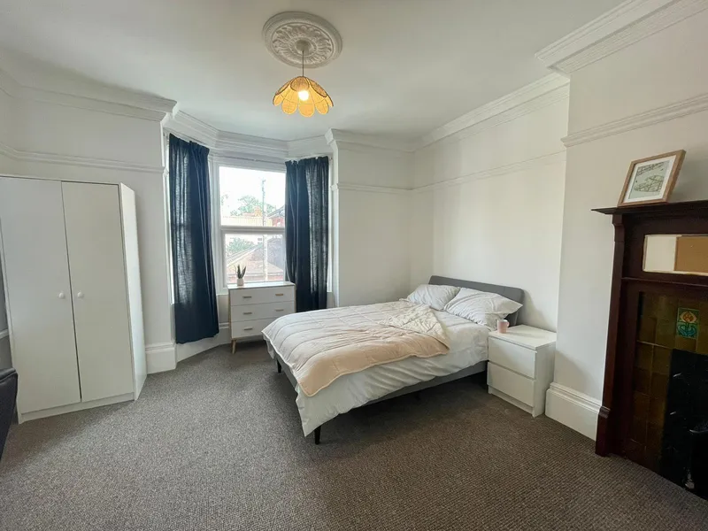 High Street // 4 Bed House // Aug 2026 - Thumbnail 13